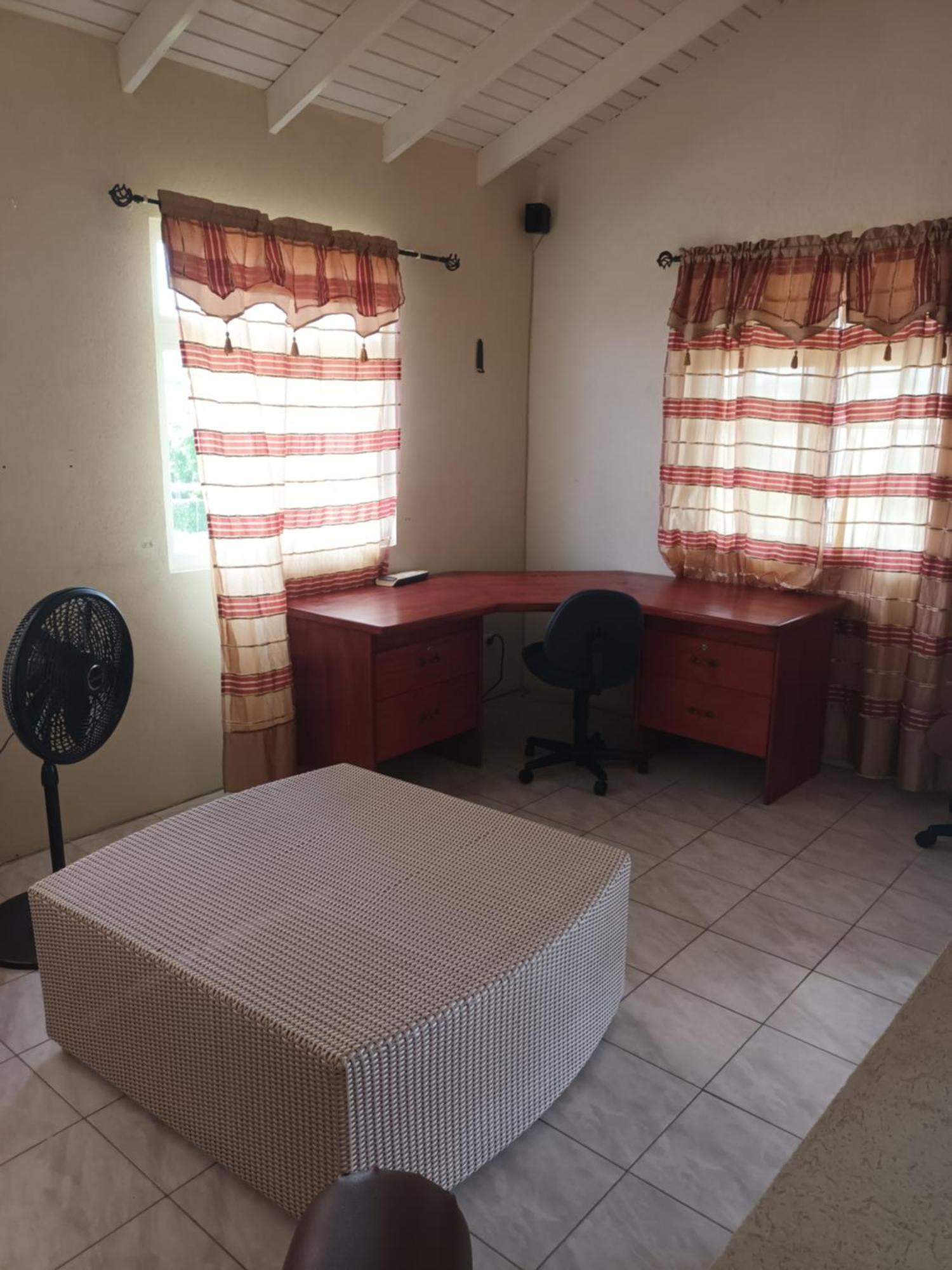 Super Breezy Cozynook ! Hotel Bridgetown Bagian luar foto