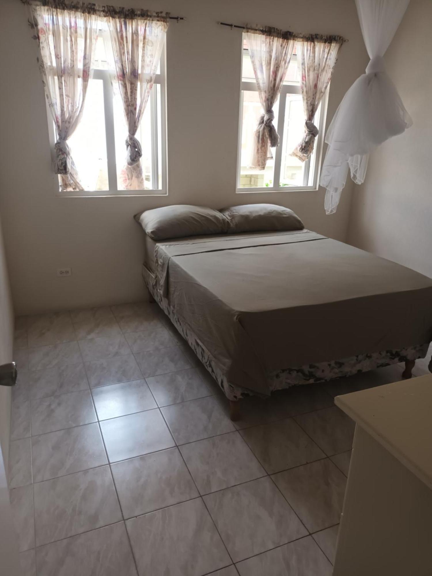 Super Breezy Cozynook ! Hotel Bridgetown Bagian luar foto